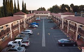 Travelodge Inn & Suites By Wyndham West Covina